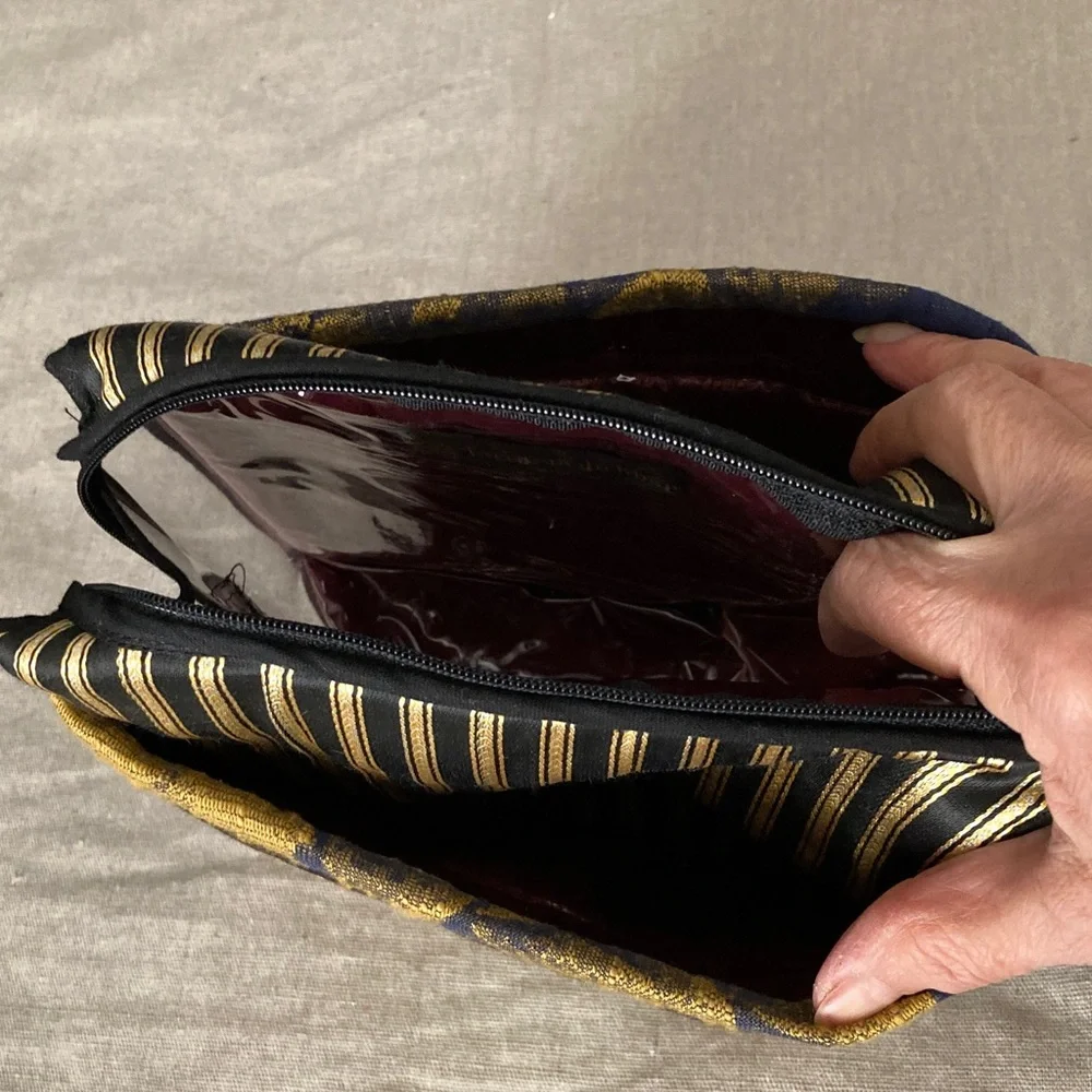 NWOT Purse or make up bag (more appropriate) - Picture 4 of 10